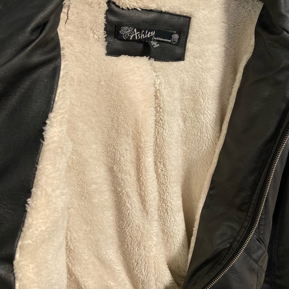 Leather Jacket - Picture 5 of 6